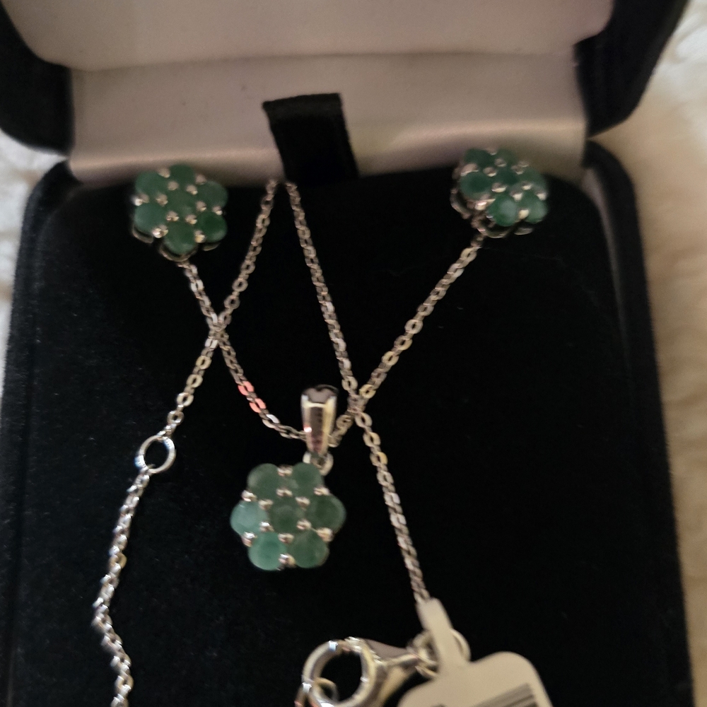 Emerald Green and Silver Floral Necklace Set